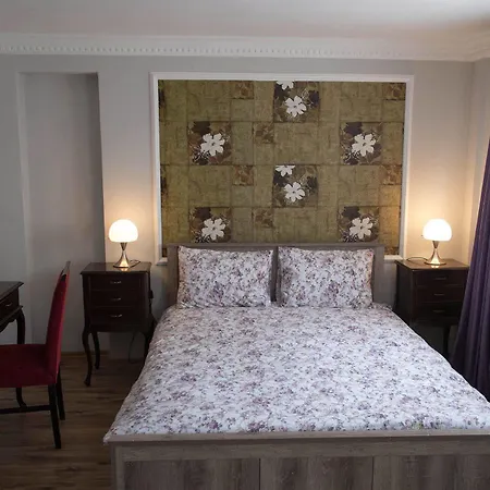 Hotel Dora