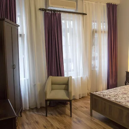 Dora Hotel 3*