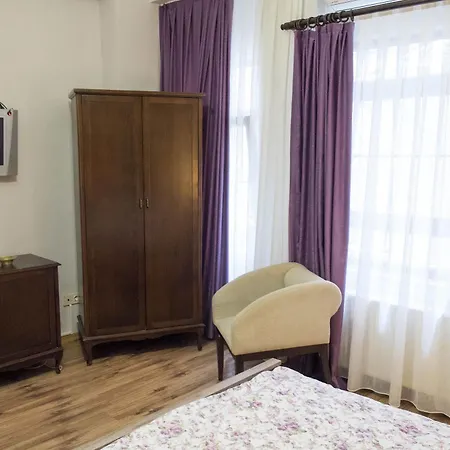 Hotel Dora
