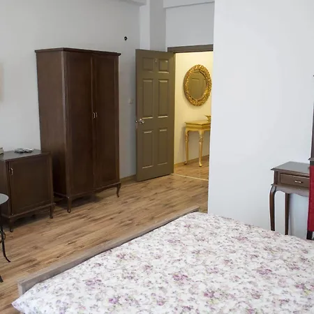 Hotel Dora